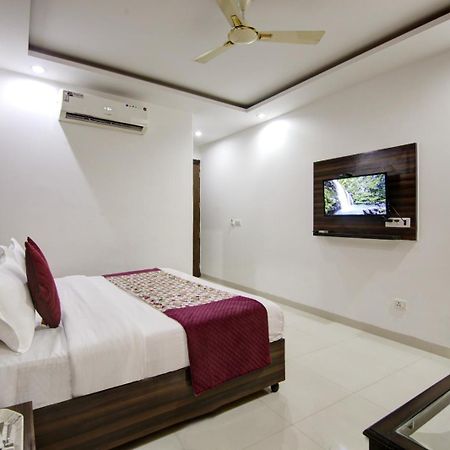 Hotel Devrana Delhi Airport นิวเดลี ภายนอก รูปภาพ