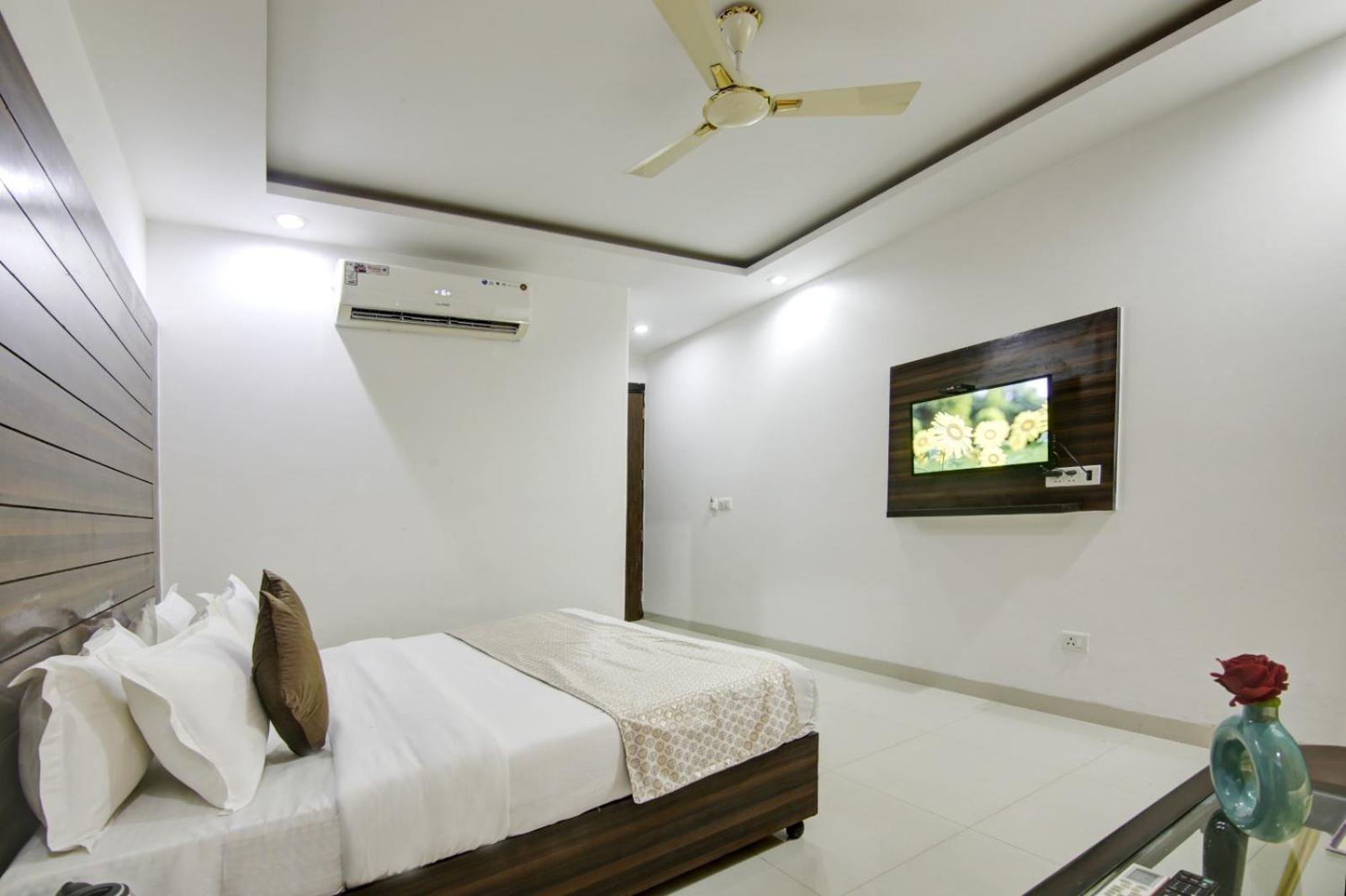 Hotel Devrana Delhi Airport นิวเดลี ภายนอก รูปภาพ