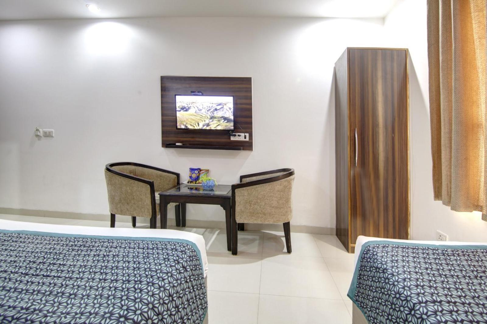 Hotel Devrana Delhi Airport นิวเดลี ภายนอก รูปภาพ