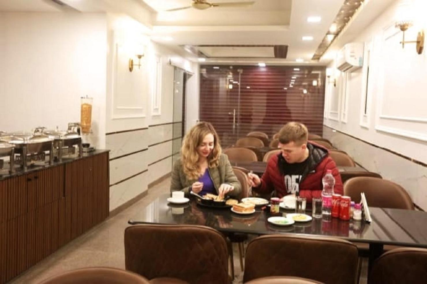Hotel Devrana Delhi Airport นิวเดลี ภายนอก รูปภาพ